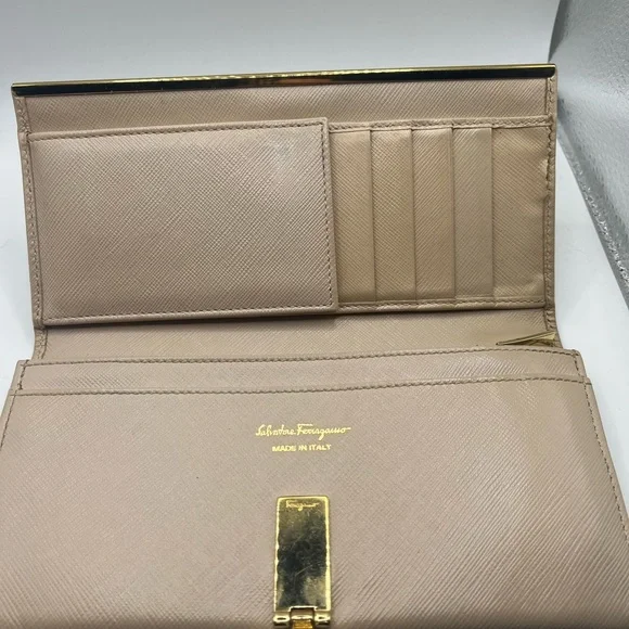 Salvatore Ferragamo long wallet. Beautiful condition. - Picture 5 of 12